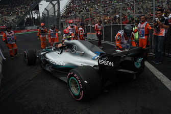 Valtteri Bottas, Mercedes AMG F1, FP2'de yolda kaldıktan sonra