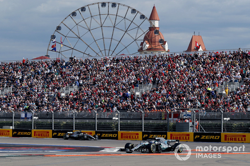 Valtteri Bottas, Mercedes AMG F1 W09 ve Lewis Hamilton, Mercedes AMG F1 W09