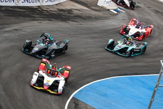 Daniel Abt, Audi Sport ABT Schaeffler, Audi e-tron FE05 Gary Paffett, HWA Racelab, VFE-05, Nelson Piquet Jr., Panasonic Jaguar Racing, Jaguar I-Type 3 at the start