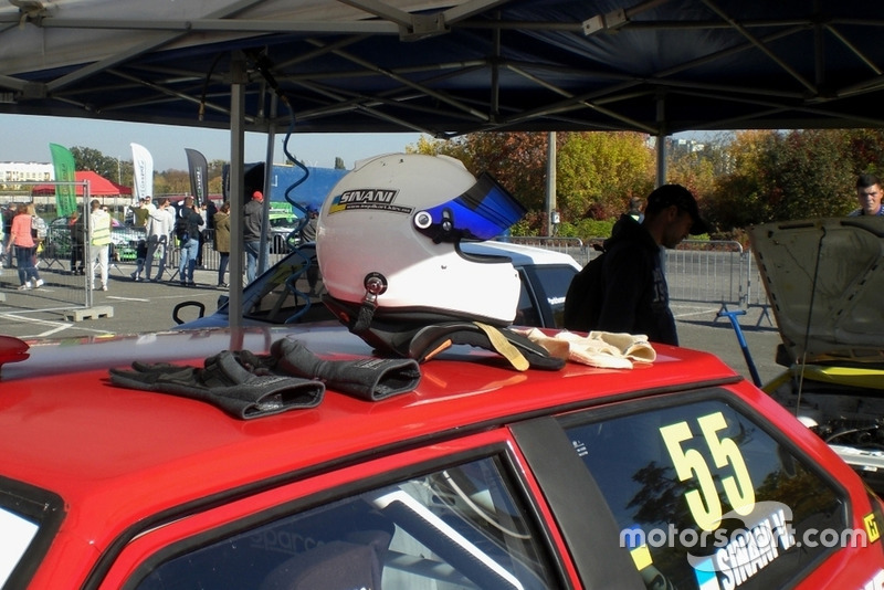 Race gear пілота SDrive Владислава Сінані