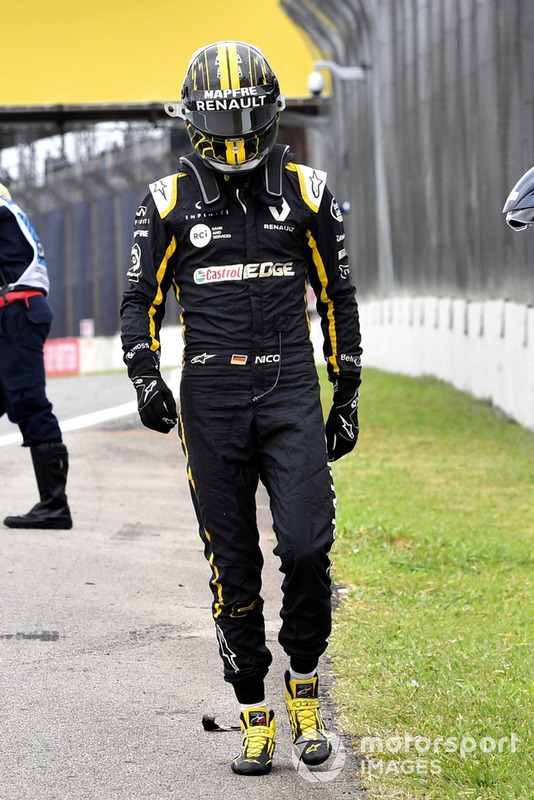 Ніко Хюлькенберг, Renault Sport F1 Team R.S. 18, залишає болід після аварії
