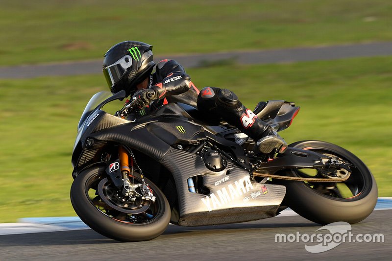 Lewis Hamilton probando la Yamaha Superbike