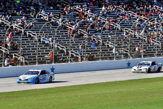 Ryan Blaney, Team Penske, Ford Fusion Accella/Carlisle, Kevin Harvick, Stewart-Haas Racing, Ford Fusion Mobil 1
