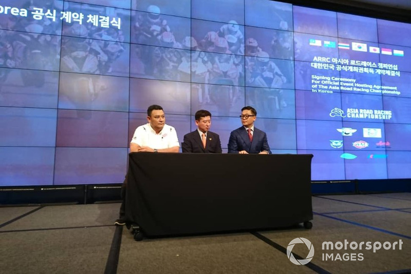 Konferensi pers dan penandatanganan kontrak ARRC Korea Selatan