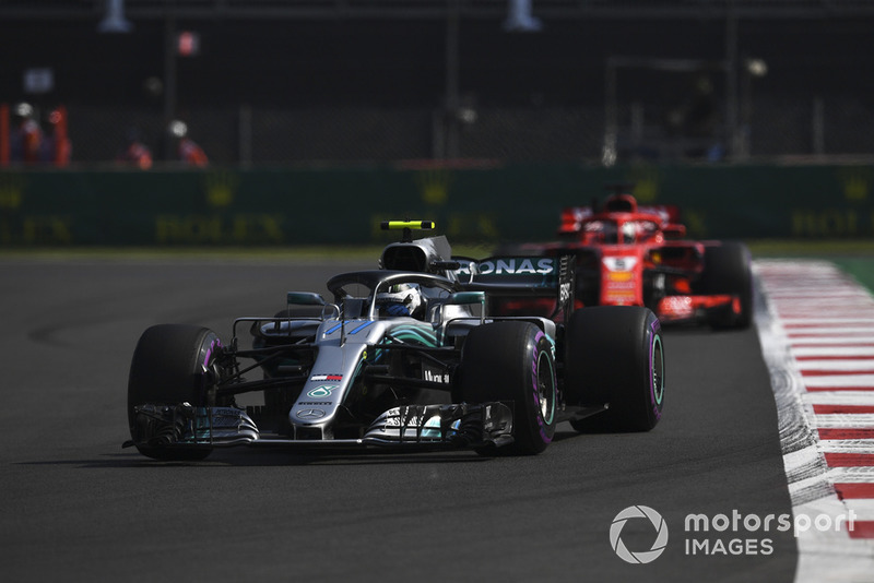 Valtteri Bottas, Mercedes AMG F1 W09 EQ Power+ y Sebastian Vettel, Ferrari SF71H