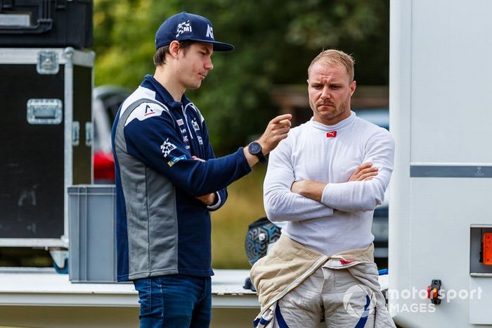 Valtteri Bottas parla con Teemu Suninen
