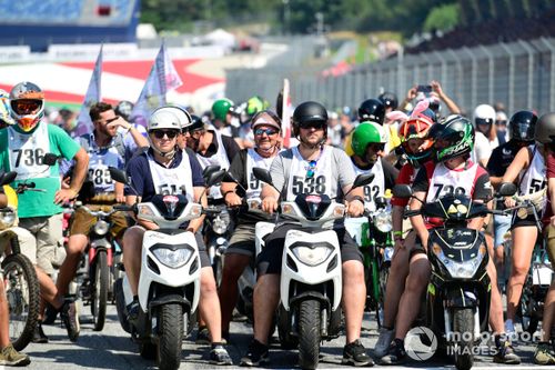 Paseo en ciclomotor 50cc de época
