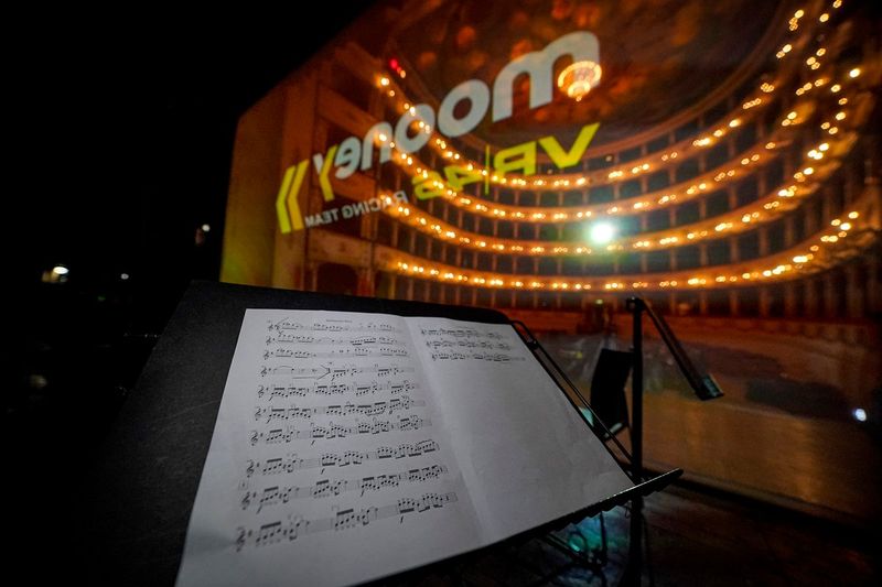 La cérémonie de VR46 au théâtre Rossini de Pesaro