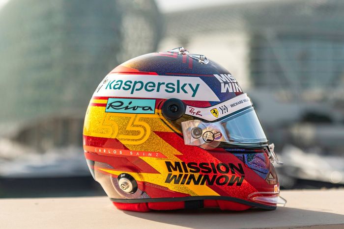 Casco de Carlos Sainz Jr., Ferrari