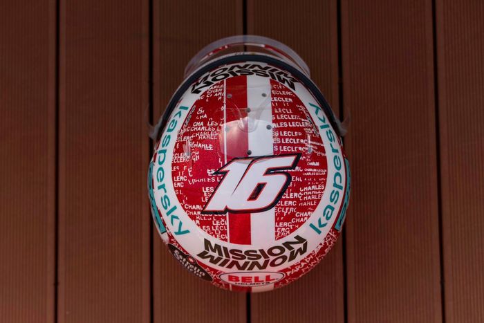 Casco de Charles Leclerc, Ferrari
