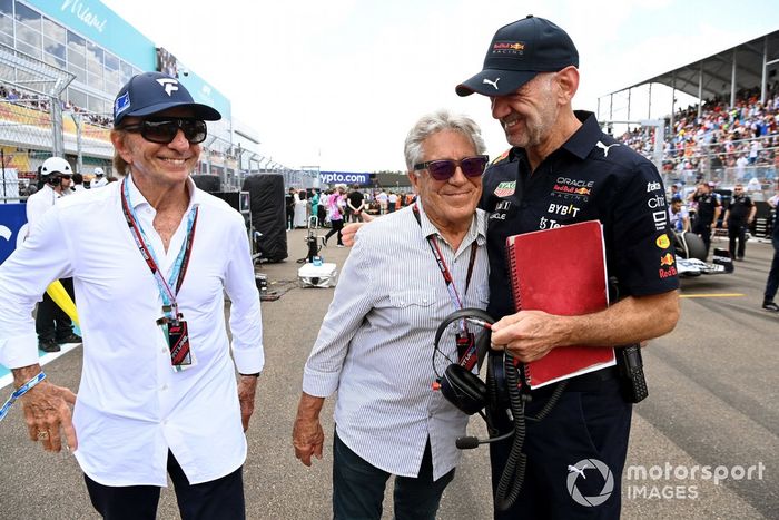 Adrian Newey, Director de Tecnología de Red Bull Racing, con Emerson Fittipaldi y Mario Andretti