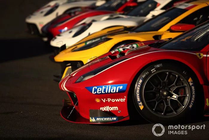 #52 AF Corse Ferrari 488 GTE EVO: Daniel Serra, Miguel Molina 