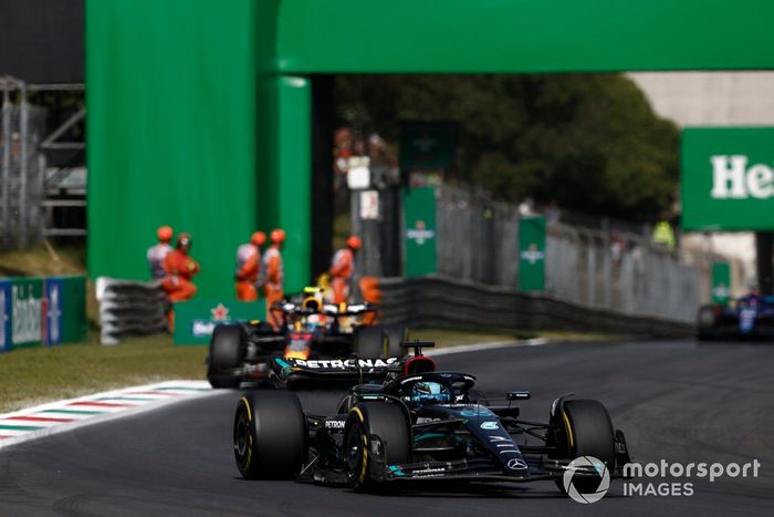 George Russell, Mercedes F1 W14, Sergio Pérez, Red Bull Racing RB19