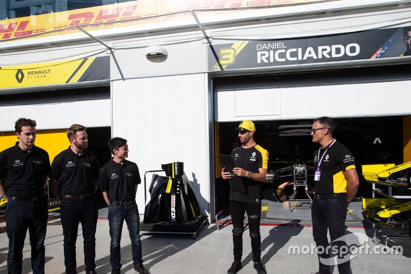 Engineering participants with Daniel Ricciardo