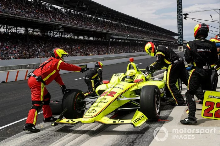 Simon Pagenaud, Team Penske Chevrolet, pit stop