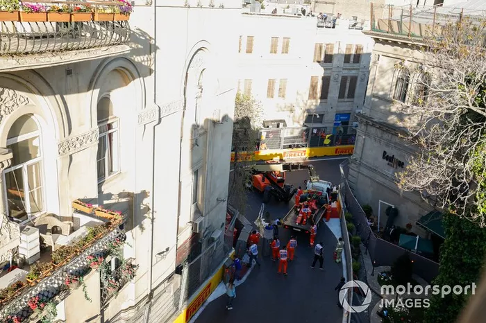Marshals recover the crashed car of Charles Leclerc, Ferrari SF90 in qualifying 