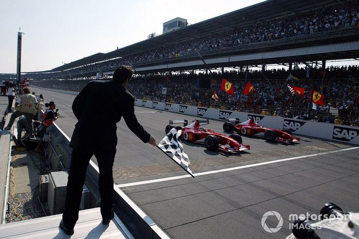 2002: Michael Schumacher ganó en un doblete de Ferrari con Rubens Barrichello, en el Gran Premio de los Estados Unidos, con una diferencia de milésimas.