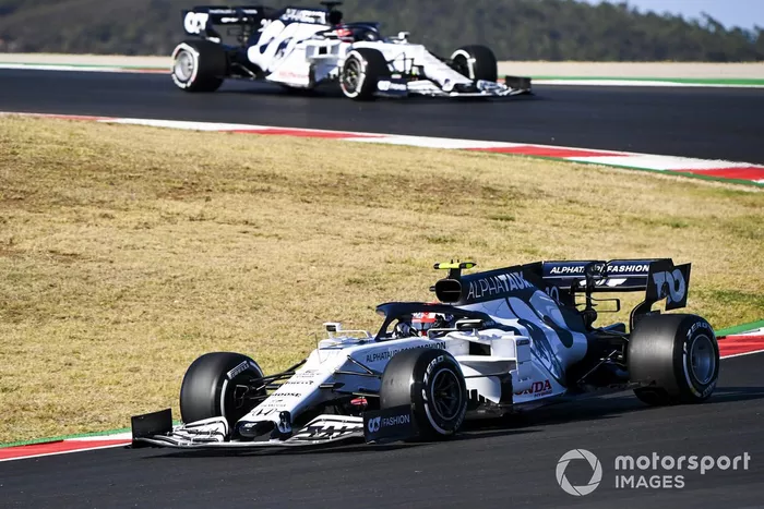 Pierre Gasly, AlphaTauri AT01, Daniil Kvyat, AlphaTauri AT01