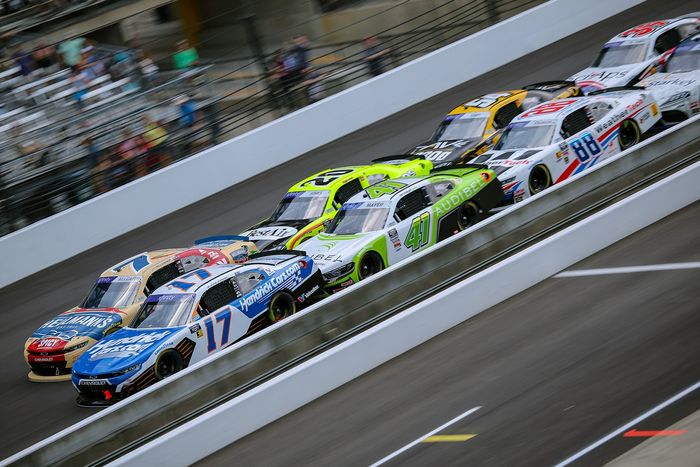 Kyle Larson, Chevrolet, Justin Allgaier, JR Motorsports Chevrolet, Sam Mayer, Haas Factory Team Ford