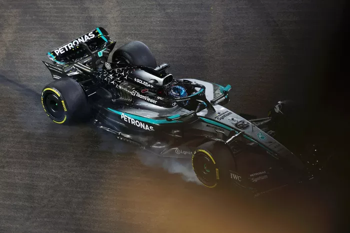 George Russell, accidente de Mercedes

