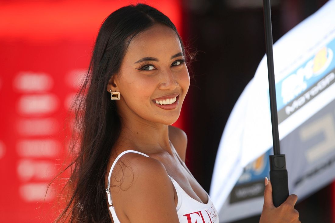 Dziewczyna z siatką