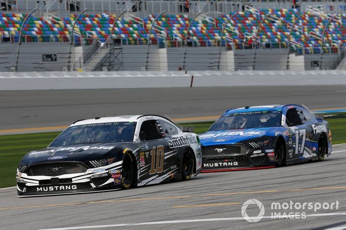 Aric Almirola, Stewart-Haas Racing, Ford Mustang Smithfield, Ricky Stenhouse Jr., Roush Fenway Racing, Ford Mustang Fastenal