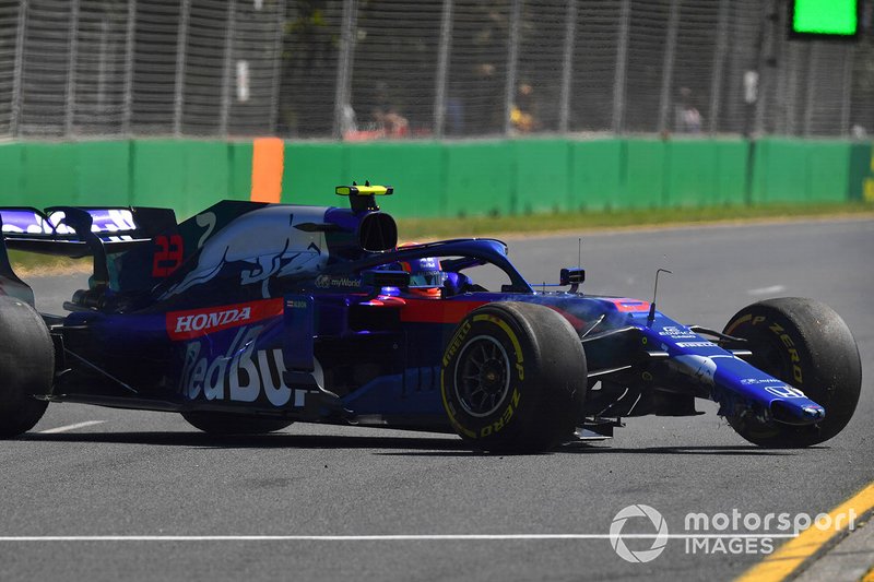 Alexander Albon, Toro Rosso STR14, en tête-à-queue