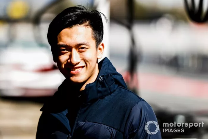 #7 Guan Yu Zhou, 19 ans