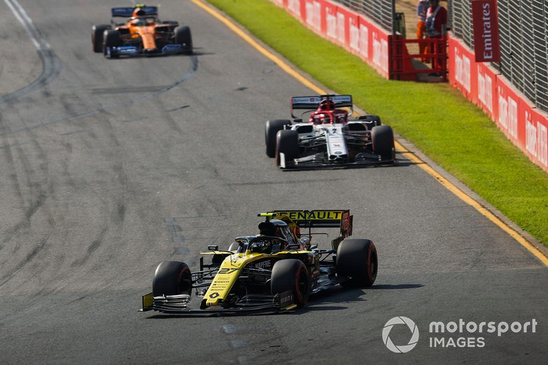 Nico Hulkenberg, Renault F1 Team R.S. 19, precede Kimi Raikkonen, Alfa Romeo Racing C38, e Lando Norris, McLaren MCL34