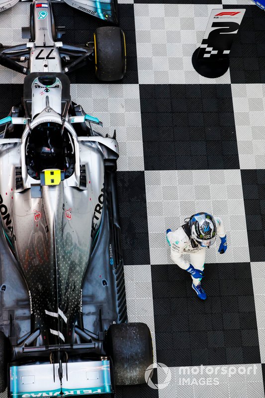 Il vincitore Valtteri Bottas, Mercedes AMG W10 al parco Chiuso