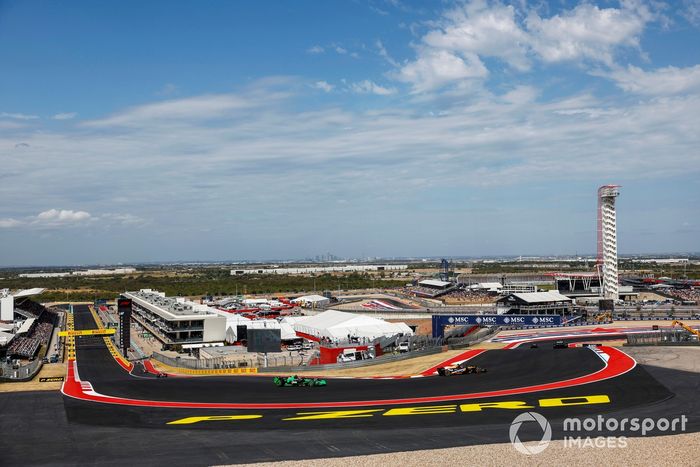 Esteban Ocon, Alpine A524, Valtteri Bottas, Stake F1 Team KICK Sauber C44 