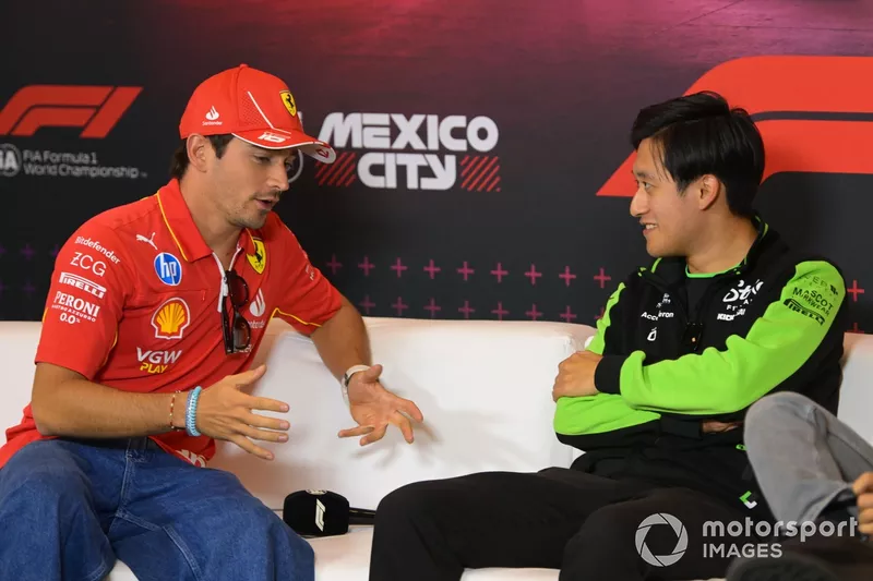 Charles Leclerc, Scuderia Ferrari, chats with Zhou Guanyu, Stake F1 Team KICK Sauber, in the Press Conference 