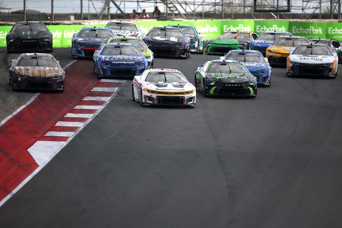 Shane van Gisbergen, Trackhouse Racing Chevrolet, Kyle Busch, Richard Childress Racing Chevrolet, Tyler Reddick, 23XI Racing Toyota, AJ Allmendinger, Kaulig Racing Chevrolet