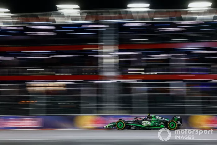 Zhou Guanyu, Stake F1 Team KICK Sauber C44