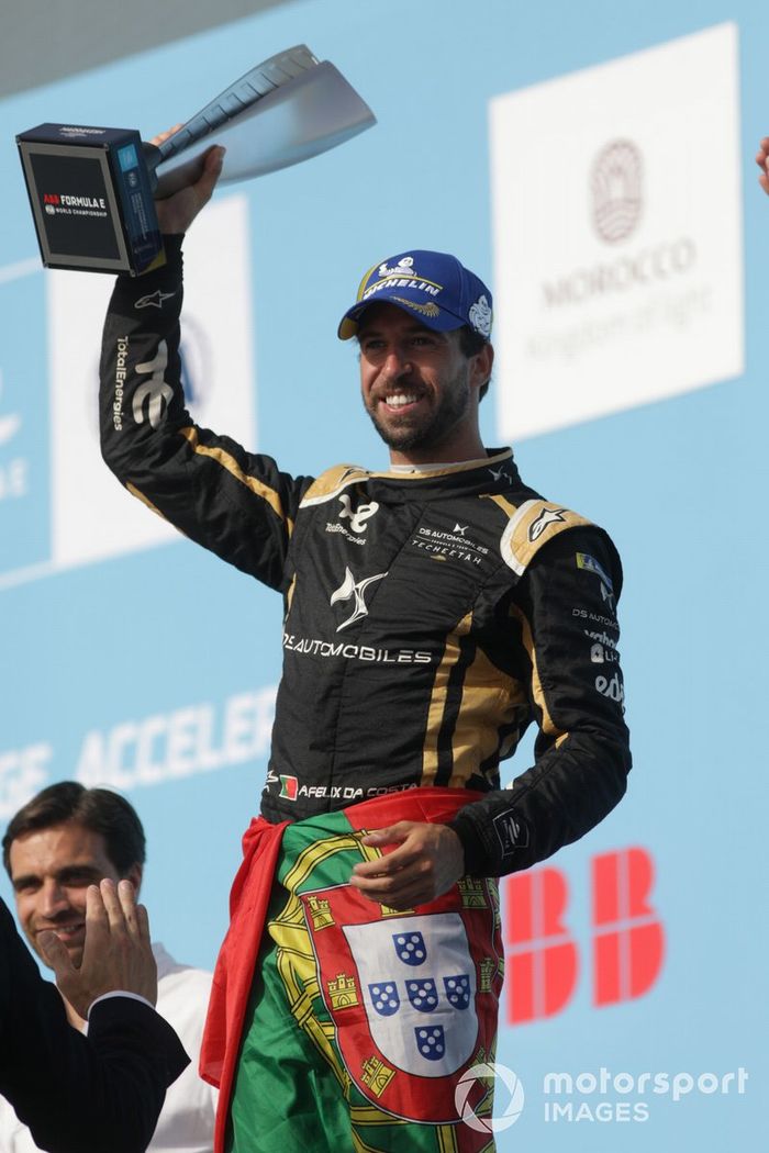 Antonio Félix da Costa, DS Techeetah, 2ª posición, lo celebra en el podio