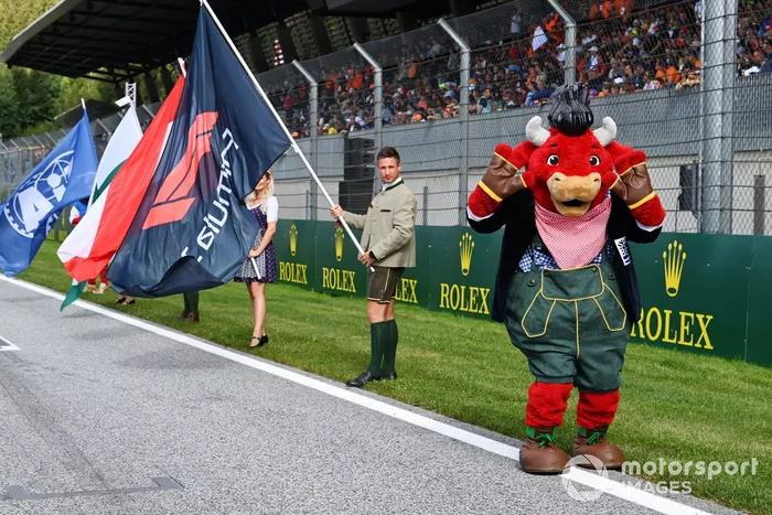 Mascota del GP de Austria previo a la carrera Sprint