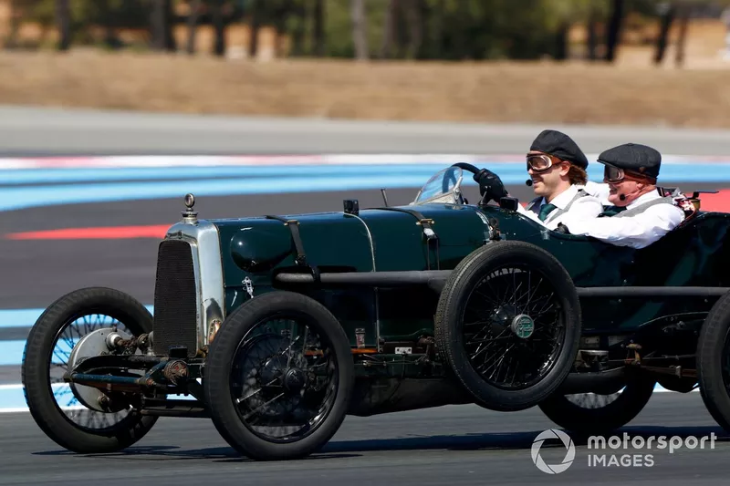 Sebastian Vettel, Aston Martin, Johnny Herbert, Sky TV, nell'Aston Martin Green Pea TT1 del 1922