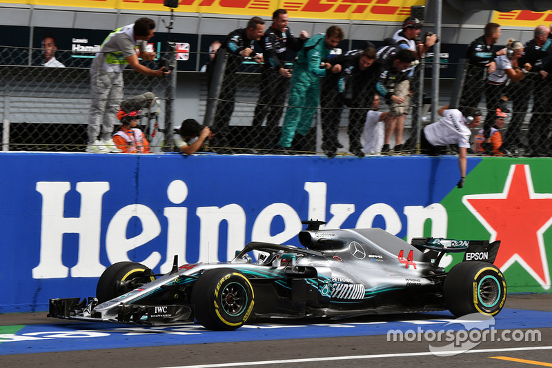 Le vainqueur Lewis Hamilton, Mercedes AMG F1 W09