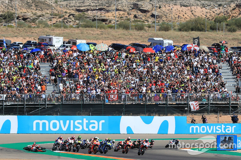 Аварія Хорхе Лоренсо, Ducati Team, у першому повороті гонки в Арагоні