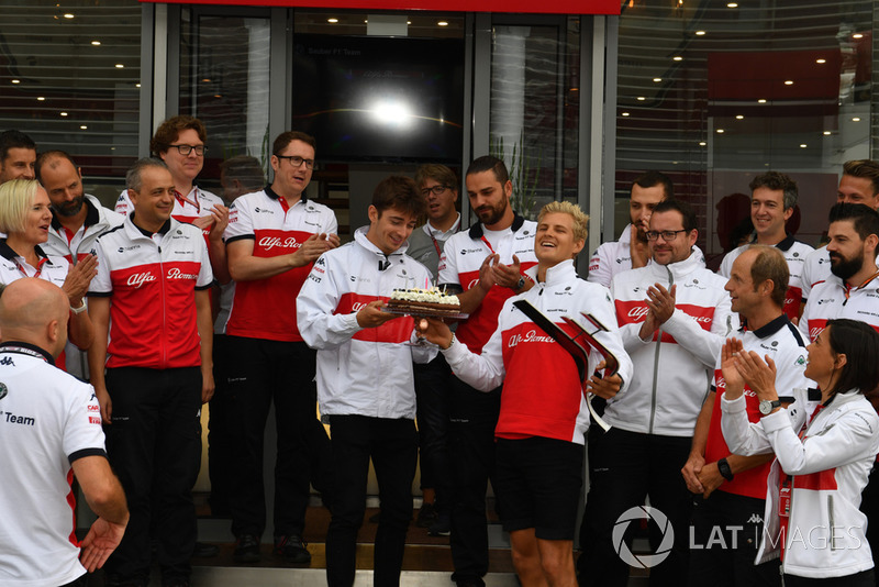 Sauber celebrate the birthday of Marcus Ericsson, Sauber with Charles Leclerc, Sauber
