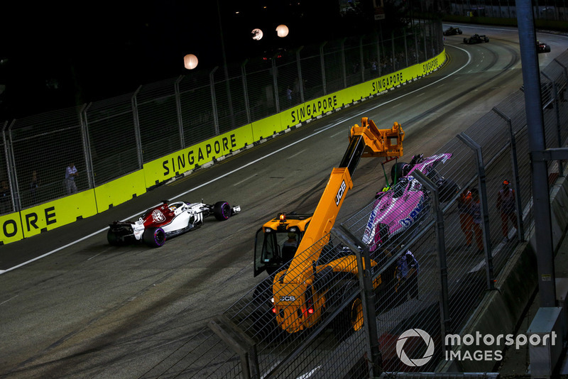 O incidente acabou com a corrida do francês