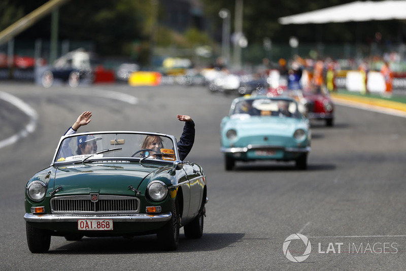 Lance Stroll, Williams Racing, mengikuti parade pembalap