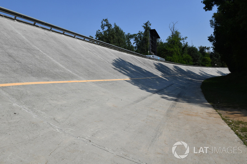 Old Monza banking