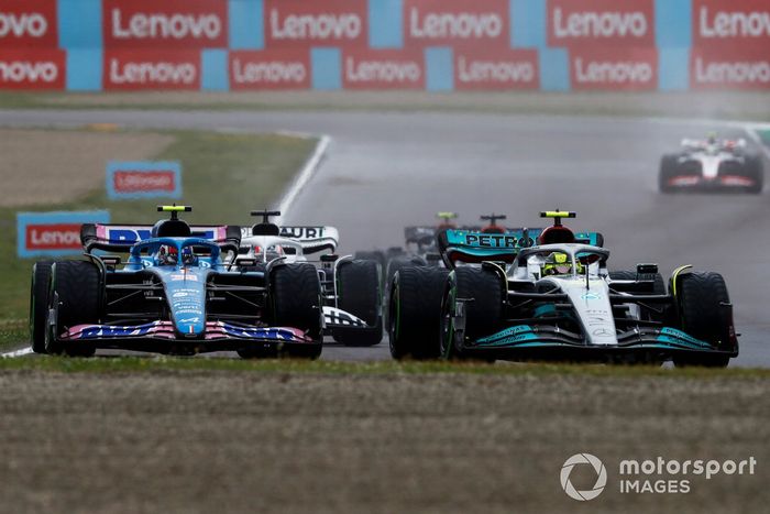 Lewis Hamilton, Mercedes W13, lucha con Esteban Ocon, Alpine A522