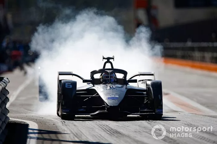 Brendon Hartley, Dragon Racing, Penske EV-4, burn out in the pit lane 