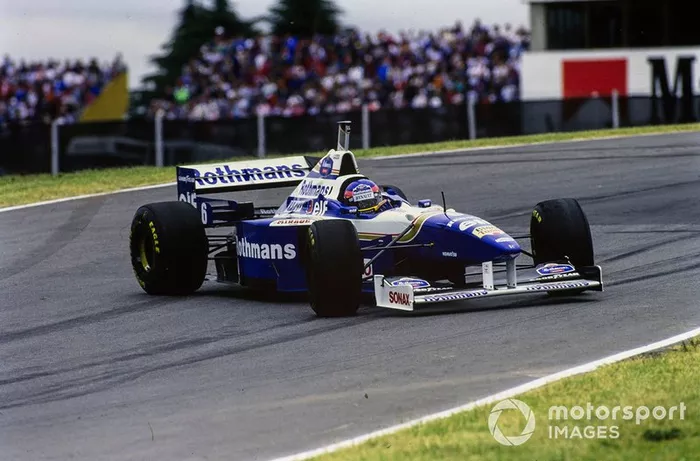Jacques Villeneuve, Williams FW18, spins