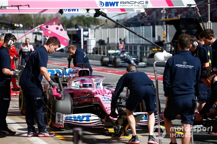Lance Stroll, Racing Point RP20, makes a pit stop