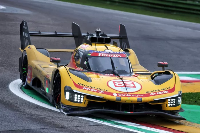 #83 AF Corse Ferrari 499P: Robert Kubica, Yifei Ye, Philip Hanson