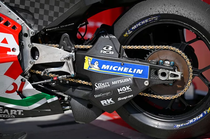 Détails du bras oscillant de l'équipe LCR Honda