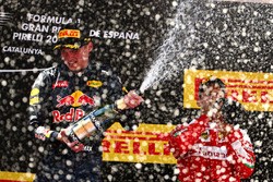 Sieger Max Verstappen, Red Bull Racing und 3. Sebastian Vettel, Scuderia Ferrari SF16-H